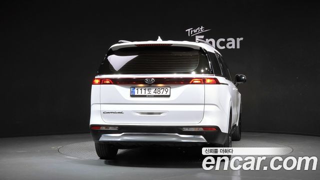 Kia Canival 2021 — photo 4