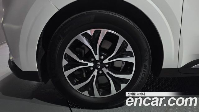 Kia Canival 2021 — photo 5