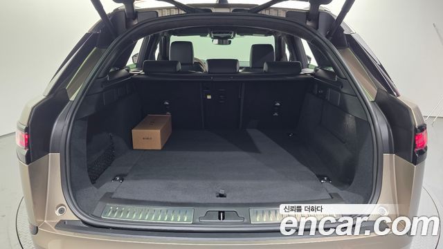 Land Rover Range Rover Velar 2026 — photo 10