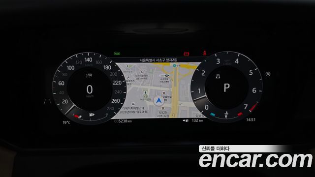 Land Rover Range Rover Velar 2026 — photo 16