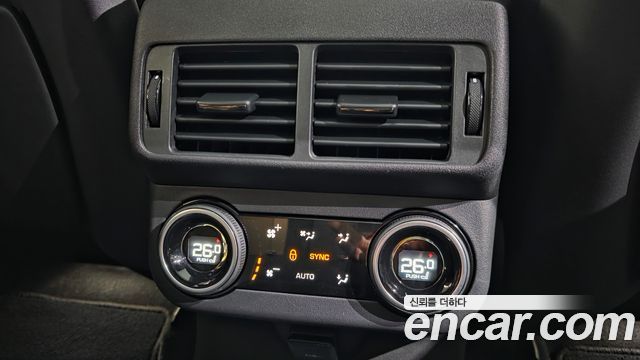 Land Rover Range Rover Velar 2026 — photo 18