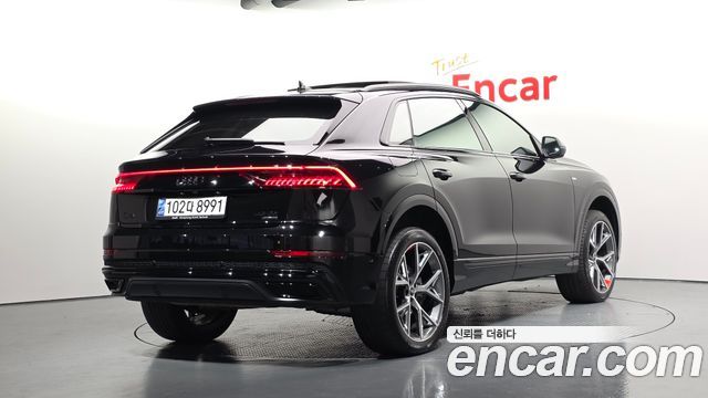 Audi Q8 2023 — photo 2