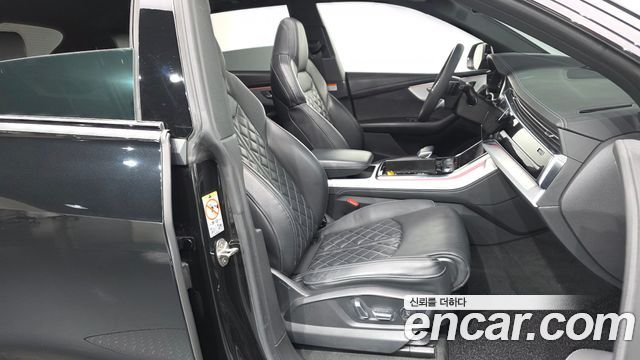 Audi Q8 2023 — photo 11