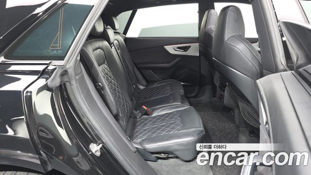 Audi Q8 2023 — photo 12