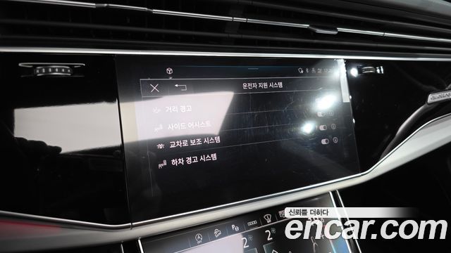 Audi Q8 2023 — photo 16