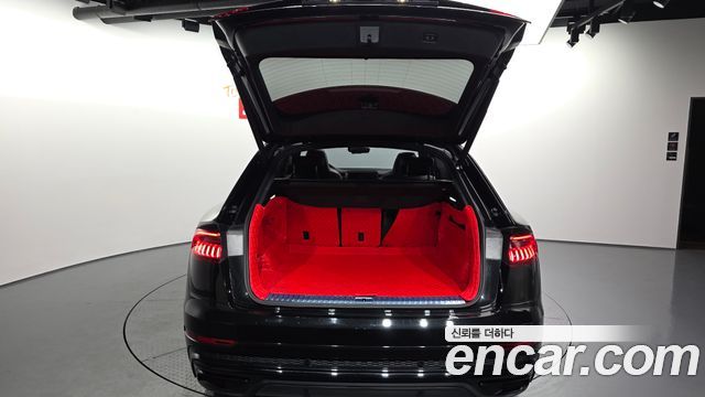 Audi Q8 2023 — photo 20