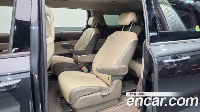 Kia Canival 2022 — photo 11