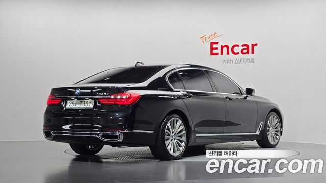 BMW 7-Series 2016 — photo 2