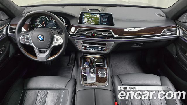 BMW 7-Series 2016 — photo 10