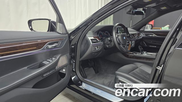 BMW 7-Series 2016 — photo 13