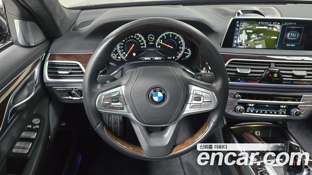 BMW 7-Series 2016 — photo 18