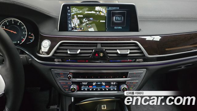 BMW 7-Series 2016 — photo 19