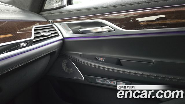 BMW 7-Series 2016 — photo 25