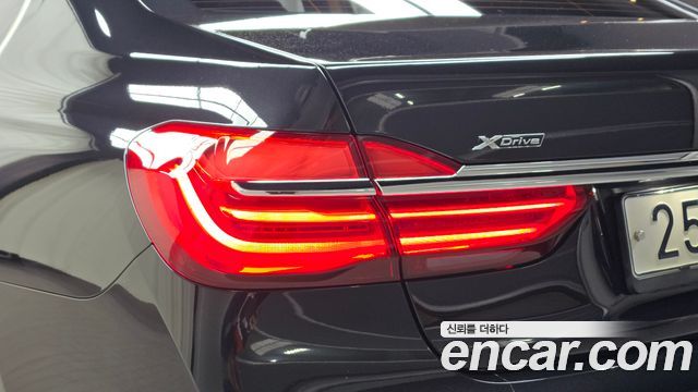 BMW 7-Series 2016 — photo 9