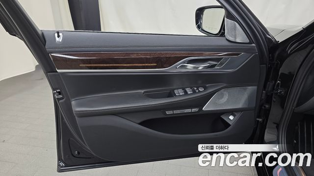 BMW 7-Series 2016 — photo 14