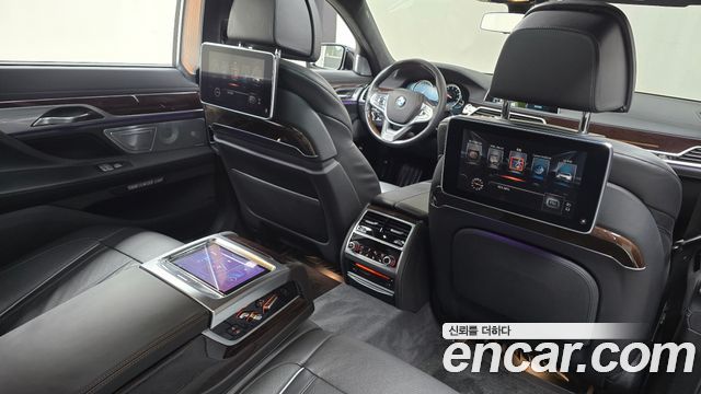 BMW 7-Series 2016 — photo 30