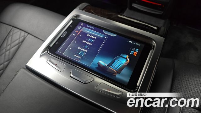 BMW 7-Series 2016 — photo 32