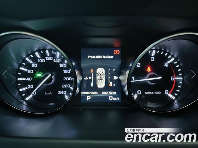 Land Rover Discovery Sport 2016 — photo 13