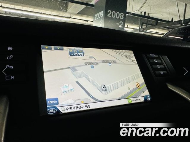 Land Rover Discovery Sport 2016 — photo 17
