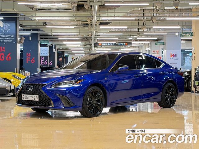 Lexus ES 2023 — photo 1