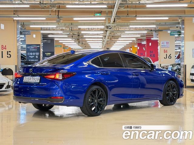Lexus ES 2023 — photo 2