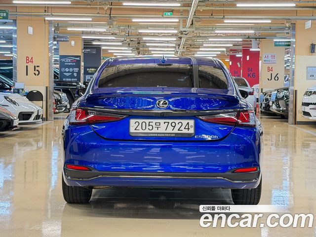Lexus ES 2023 — photo 4