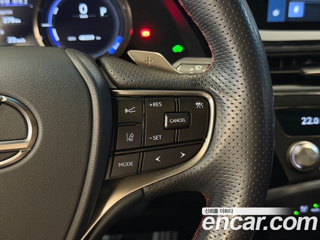 Lexus ES 2023 — photo 17