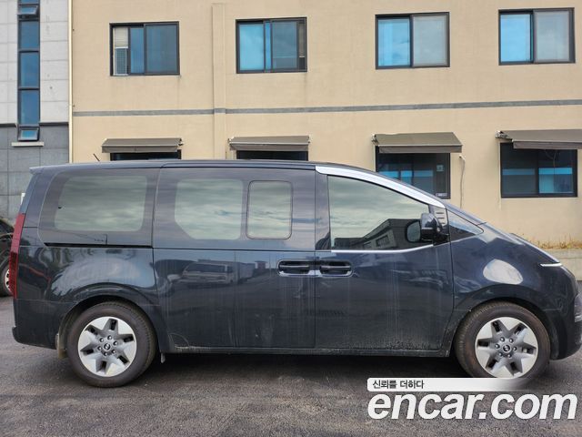 Hyundai Staria 2022 — photo 3