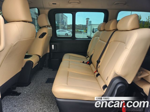 Hyundai Staria 2022 — photo 10