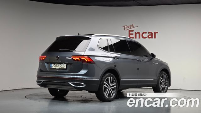 Volkswagen Tiguan 2023 — photo 2