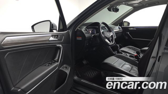 Volkswagen Tiguan 2023 — photo 13