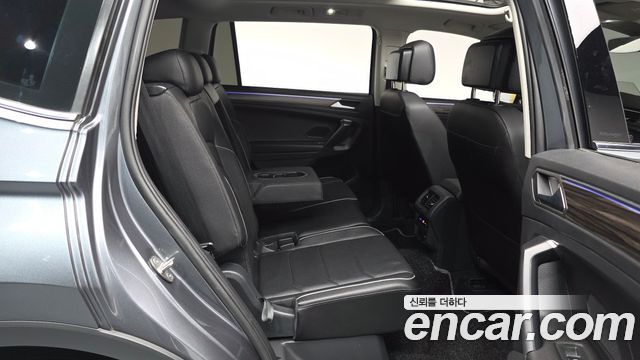 Volkswagen Tiguan 2023 — photo 17