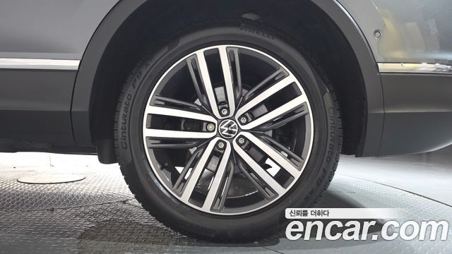 Volkswagen Tiguan 2023 — photo 7