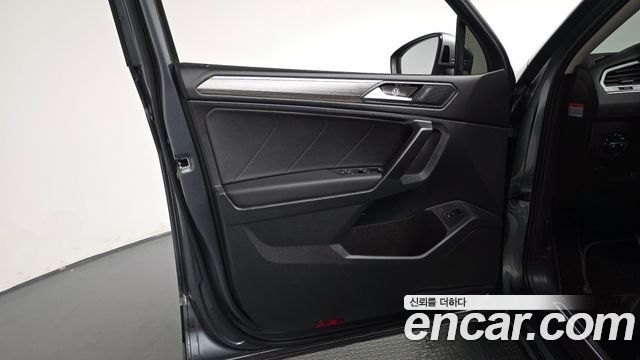 Volkswagen Tiguan 2023 — photo 14