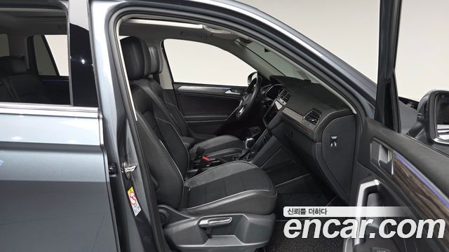 Volkswagen Tiguan 2023 — photo 16