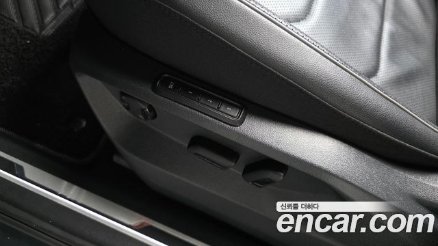 Volkswagen Tiguan 2023 — photo 32