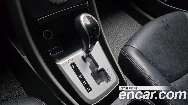 Hyundai AVANTE 2012 — photo 12