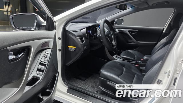 Hyundai AVANTE 2012 — photo 13