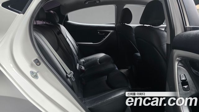 Hyundai AVANTE 2012 — photo 17