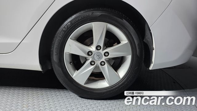 Hyundai AVANTE 2012 — photo 7
