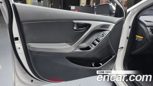 Hyundai AVANTE 2012 — photo 14