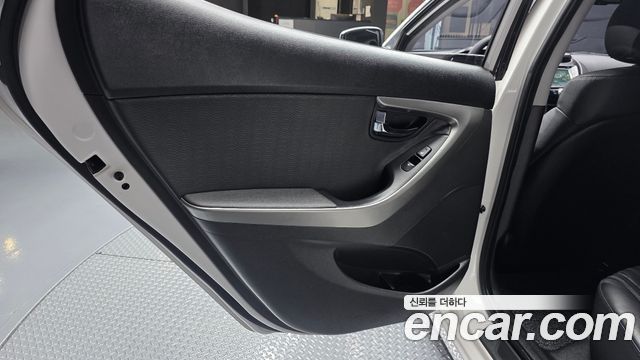 Hyundai AVANTE 2012 — photo 15