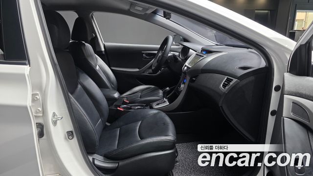 Hyundai AVANTE 2012 — photo 16