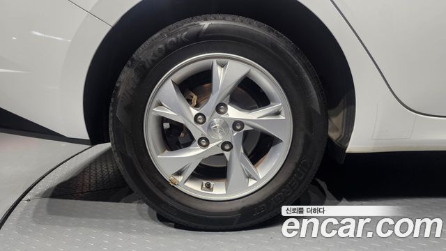 Hyundai AVANTE 2021 — photo 5