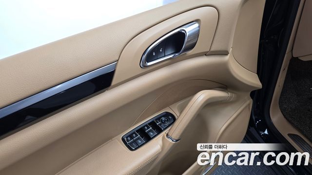 Porsche Cayenne 2016 — photo 17