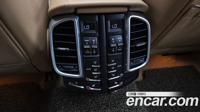 Porsche Cayenne 2016 — photo 20