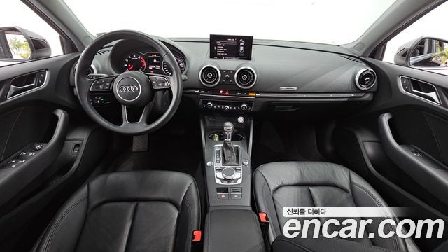 Audi A3 2018 — photo 10