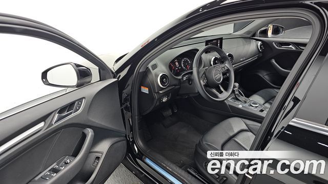 Audi A3 2018 — photo 13