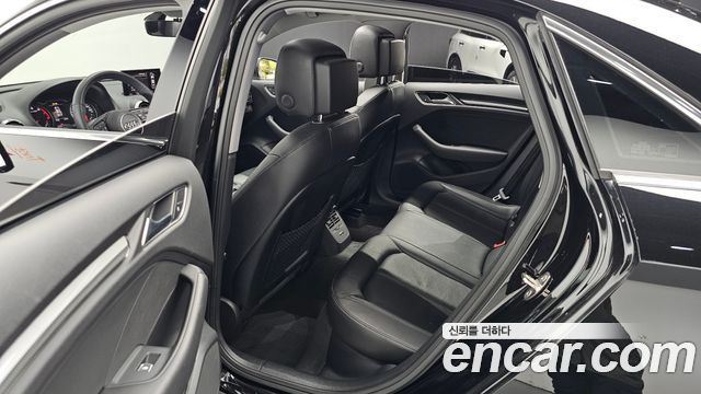 Audi A3 2018 — photo 17