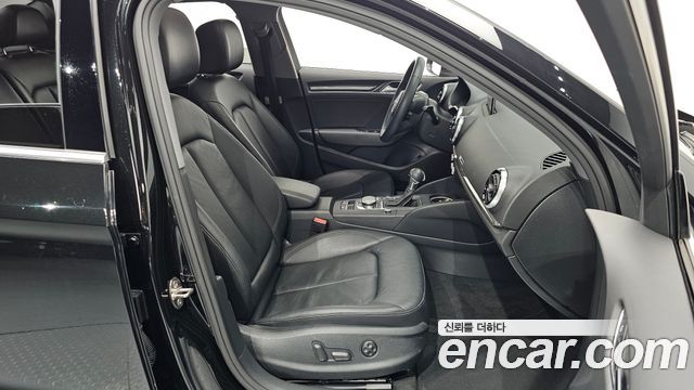 Audi A3 2018 — photo 16